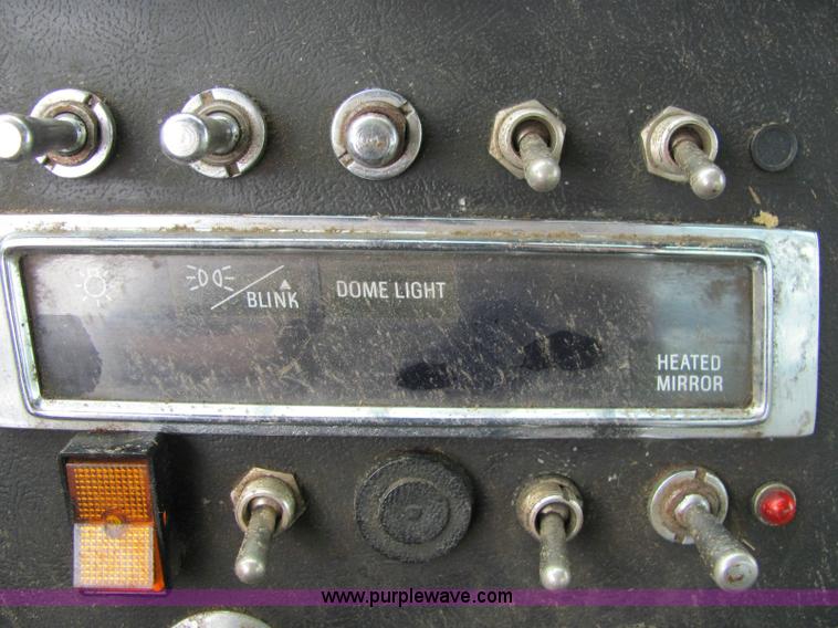 image for item 6180 1988 Ford Conventional LTL9000 semi truck