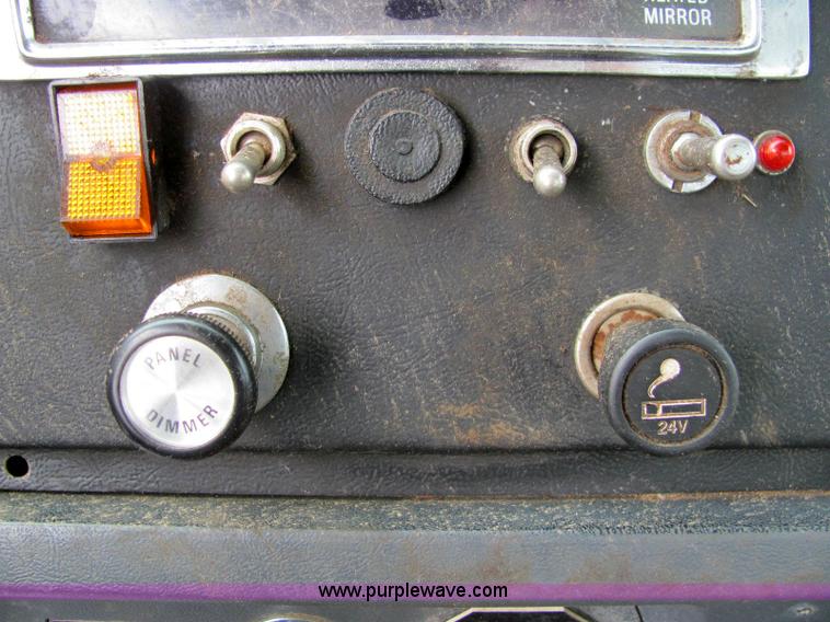 image for item 6180 1988 Ford Conventional LTL9000 semi truck