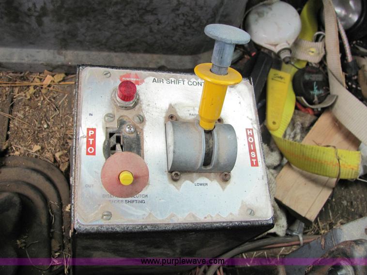 image for item 6180 1988 Ford Conventional LTL9000 semi truck