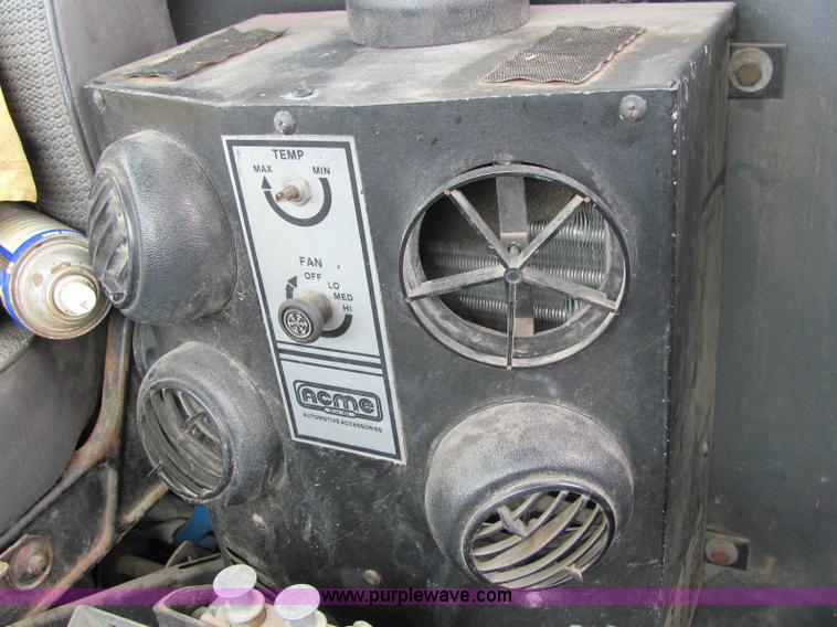 image for item 6180 1988 Ford Conventional LTL9000 semi truck