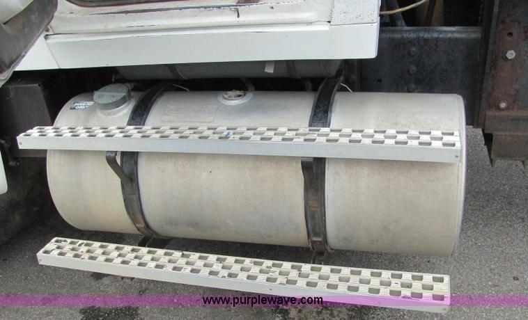 image for item 6180 1988 Ford Conventional LTL9000 semi truck