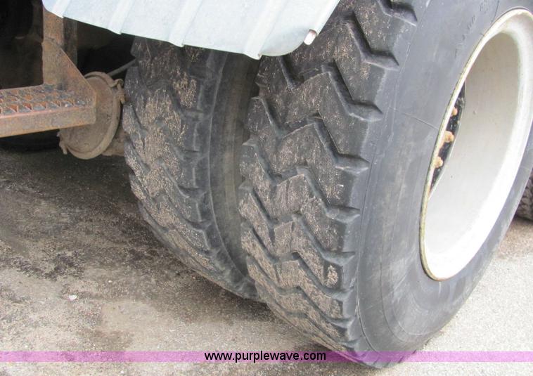 image for item 6180 1988 Ford Conventional LTL9000 semi truck