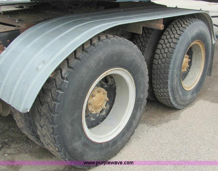 image for item 6180 1988 Ford Conventional LTL9000 semi truck