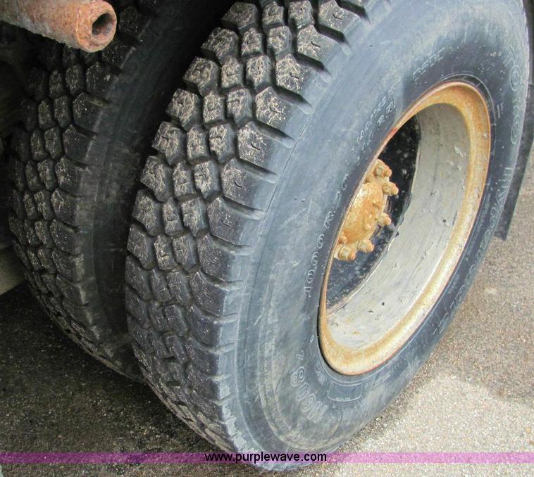 image for item 6180 1988 Ford Conventional LTL9000 semi truck