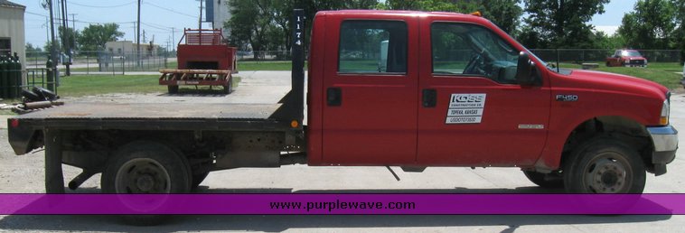 image for item 7259 2003 Ford F-450 Super Duty crew cab dual tire truck