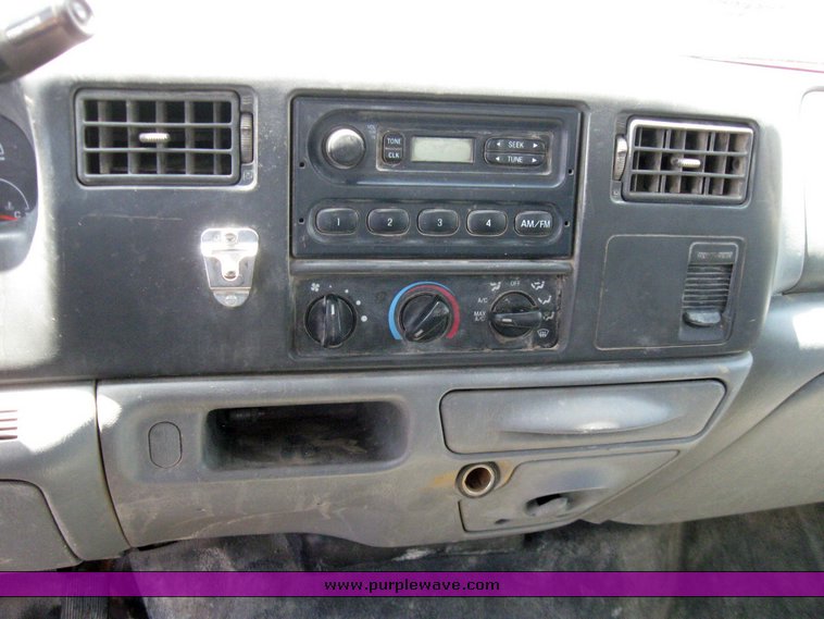 image for item 7259 2003 Ford F-450 Super Duty crew cab dual tire truck