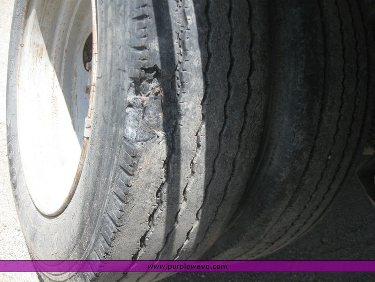 image for item 7259 2003 Ford F-450 Super Duty crew cab dual tire truck