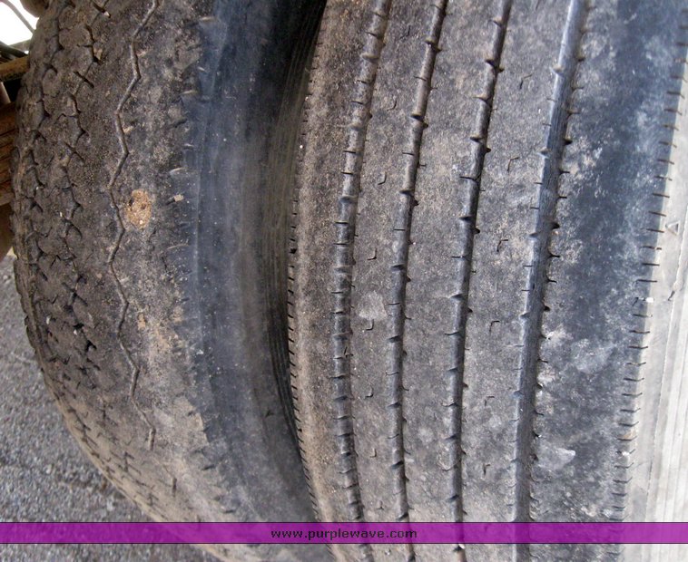 image for item 7259 2003 Ford F-450 Super Duty crew cab dual tire truck