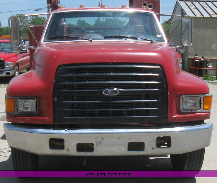 image for item 7260 1998 Ford F800 mechanics truck