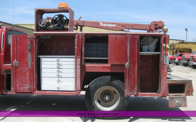 image for item 7260 1998 Ford F800 mechanics truck