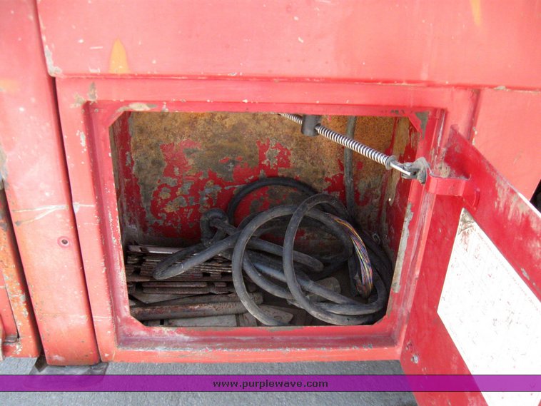 image for item 7260 1998 Ford F800 mechanics truck