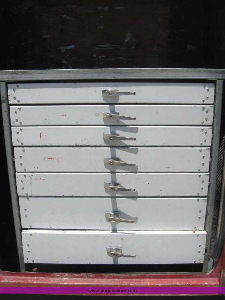 image for item 7260 1998 Ford F800 mechanics truck