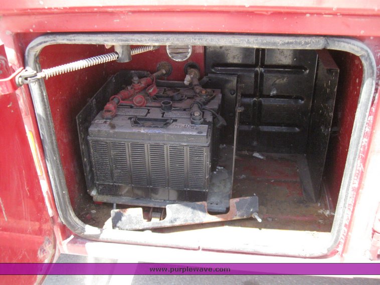 image for item 7260 1998 Ford F800 mechanics truck