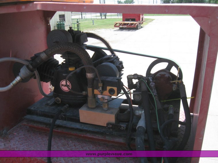 image for item 7260 1998 Ford F800 mechanics truck