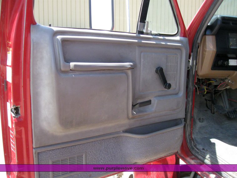 image for item 7260 1998 Ford F800 mechanics truck