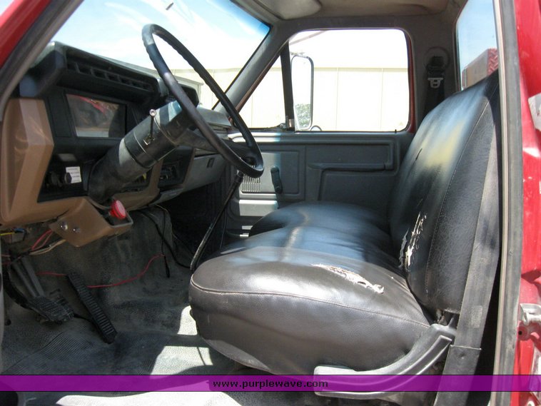 image for item 7260 1998 Ford F800 mechanics truck