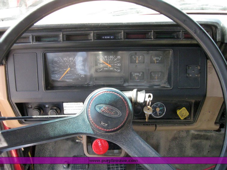 image for item 7260 1998 Ford F800 mechanics truck