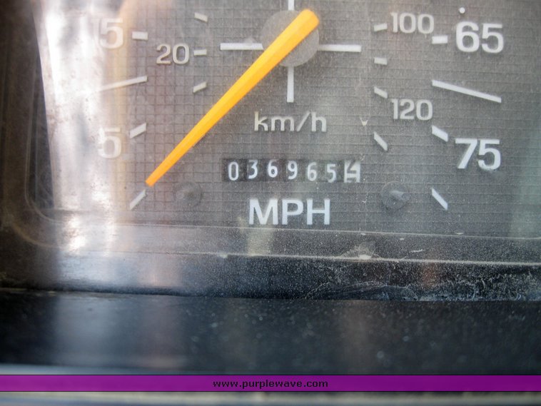 image for item 7260 1998 Ford F800 mechanics truck