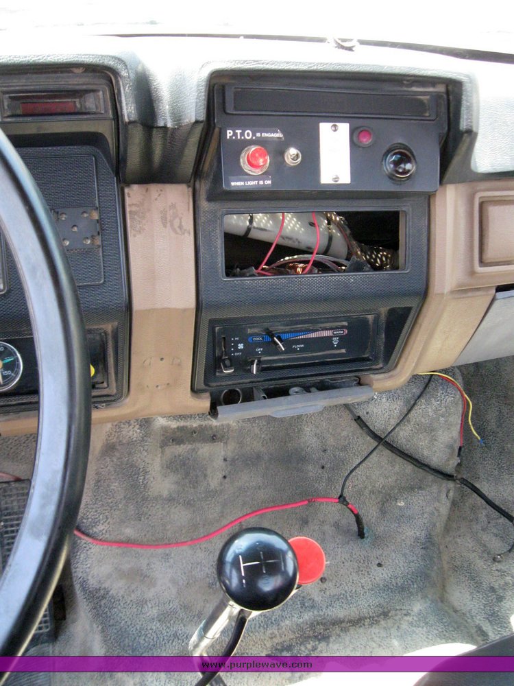 image for item 7260 1998 Ford F800 mechanics truck