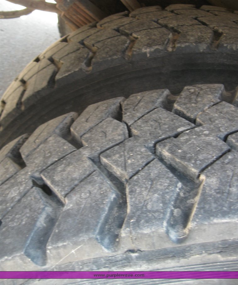 image for item 7260 1998 Ford F800 mechanics truck