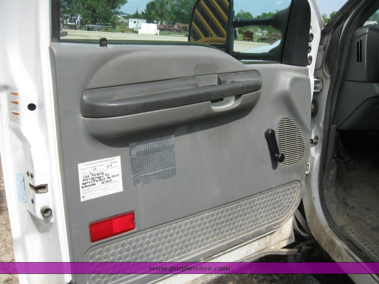 image for item 7389 2004 Ford F450 Super Duty extended cab truck