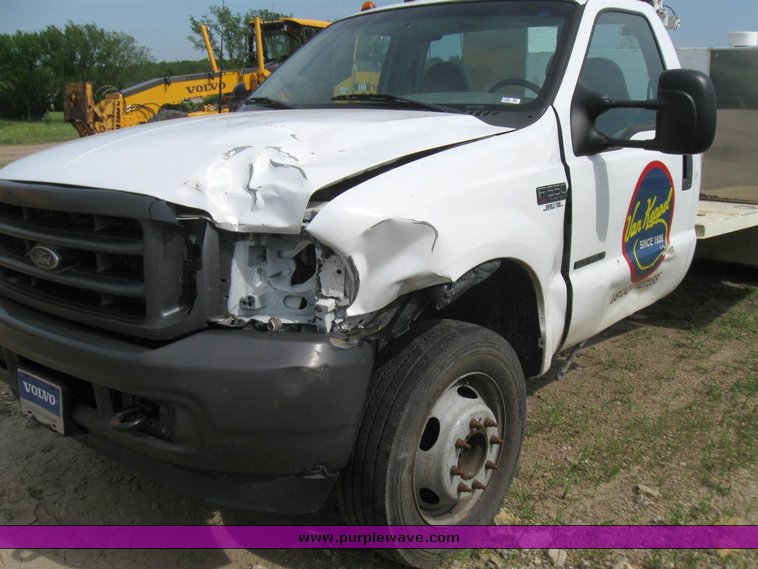 image for item 7390 2002 Ford F550 Super Duty truck with crane and service bed