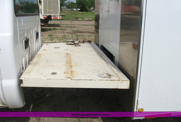 image for item 7390 2002 Ford F550 Super Duty truck with crane and service bed