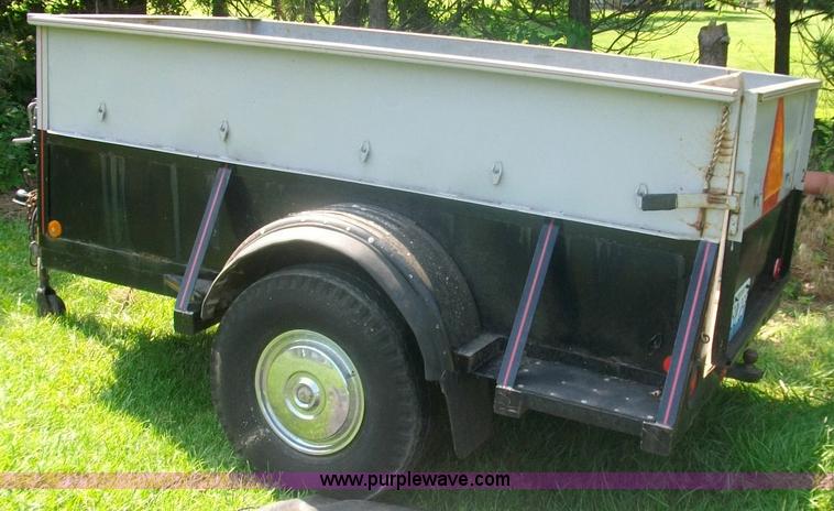 image for item 1022 4' x 8' trailer