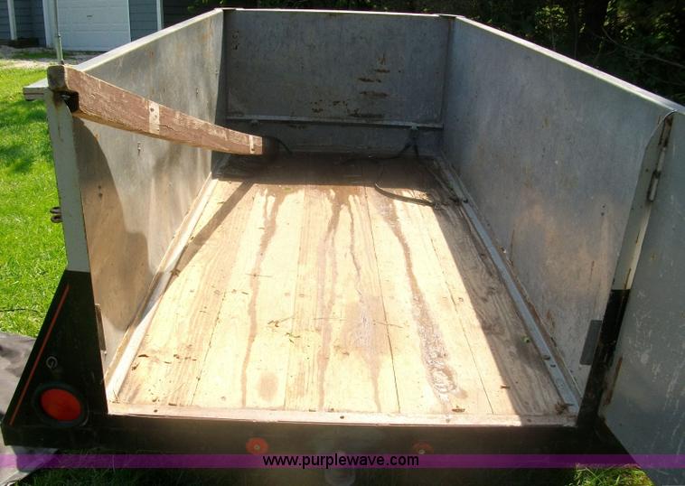 image for item 1022 4' x 8' trailer