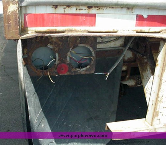 image for item 1501 1980 Pines 45' semi-trailer