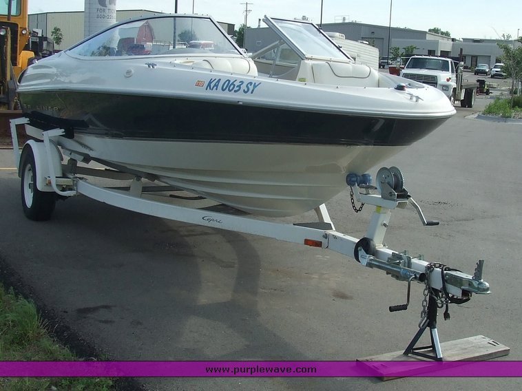 image for item 2071 1998 Bayliner 1850SE boat with trailer