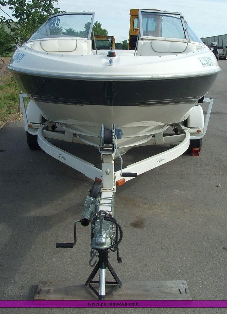 image for item 2071 1998 Bayliner 1850SE boat with trailer