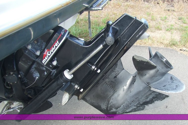 image for item 2071 1998 Bayliner 1850SE boat with trailer