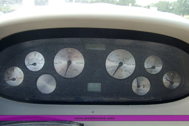 image for item 2071 1998 Bayliner 1850SE boat with trailer