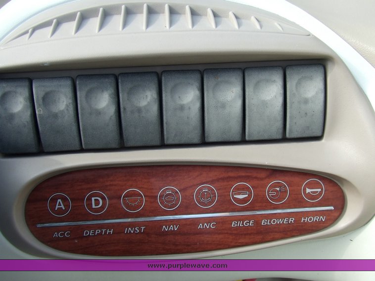 image for item 2071 1998 Bayliner 1850SE boat with trailer