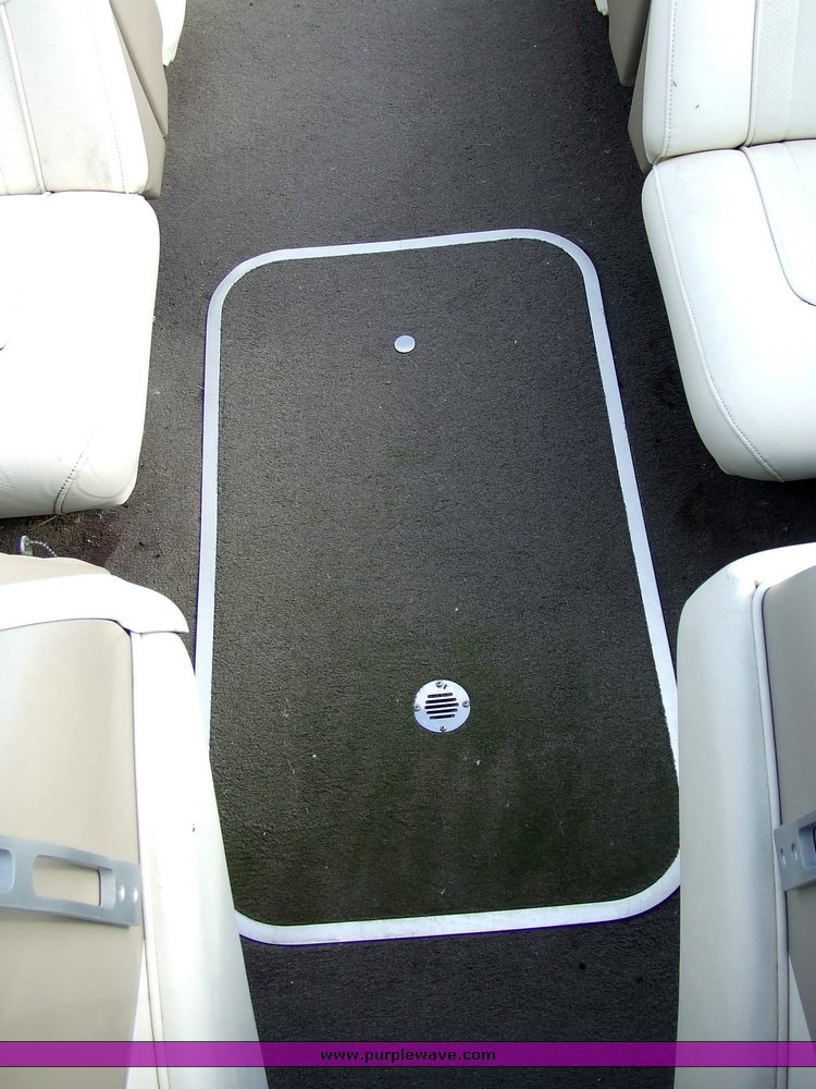 image for item 2071 1998 Bayliner 1850SE boat with trailer