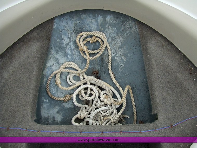 image for item 2071 1998 Bayliner 1850SE boat with trailer