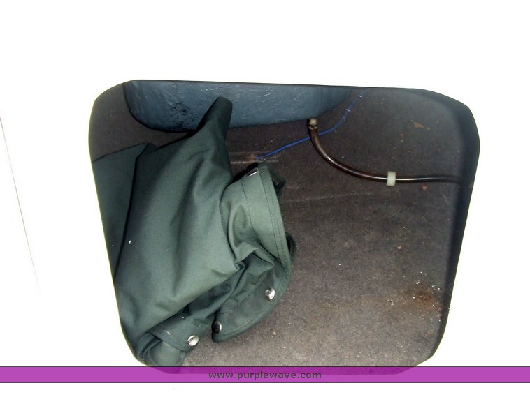 image for item 2071 1998 Bayliner 1850SE boat with trailer