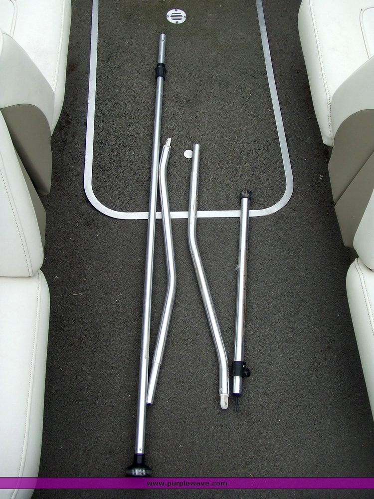 image for item 2071 1998 Bayliner 1850SE boat with trailer