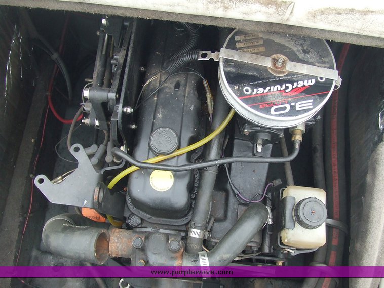 image for item 2071 1998 Bayliner 1850SE boat with trailer