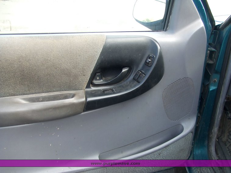 image for item 2077 1994 Ford Ranger XLT pickup truck