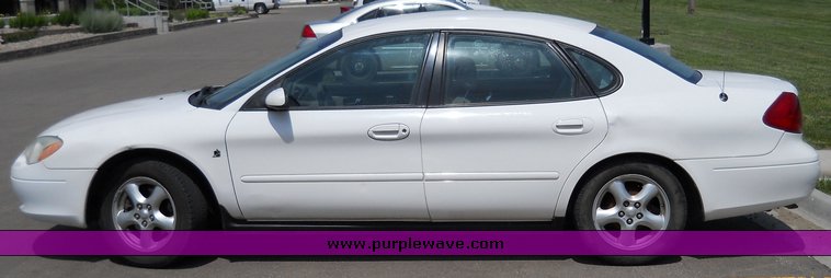 image for item 2078 2002 Ford Taurus SES