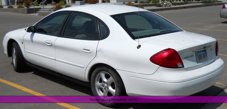 image for item 2078 2002 Ford Taurus SES