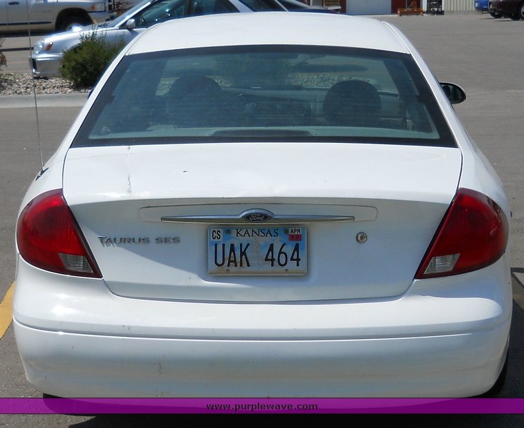 image for item 2078 2002 Ford Taurus SES