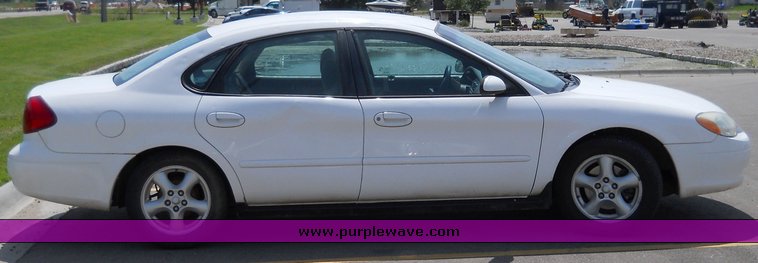 image for item 2078 2002 Ford Taurus SES