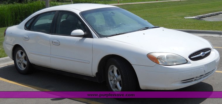 image for item 2078 2002 Ford Taurus SES