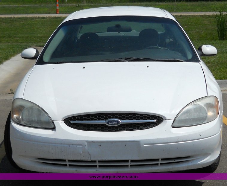 image for item 2078 2002 Ford Taurus SES