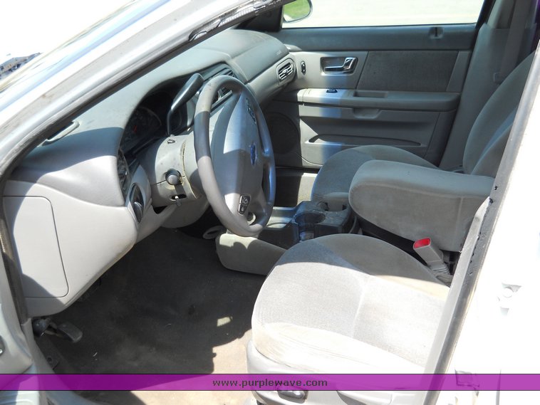 image for item 2078 2002 Ford Taurus SES