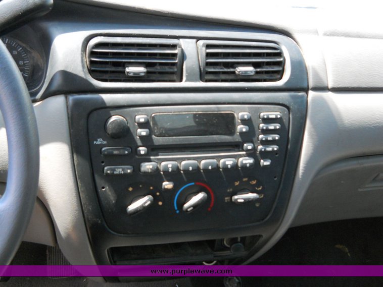 image for item 2078 2002 Ford Taurus SES