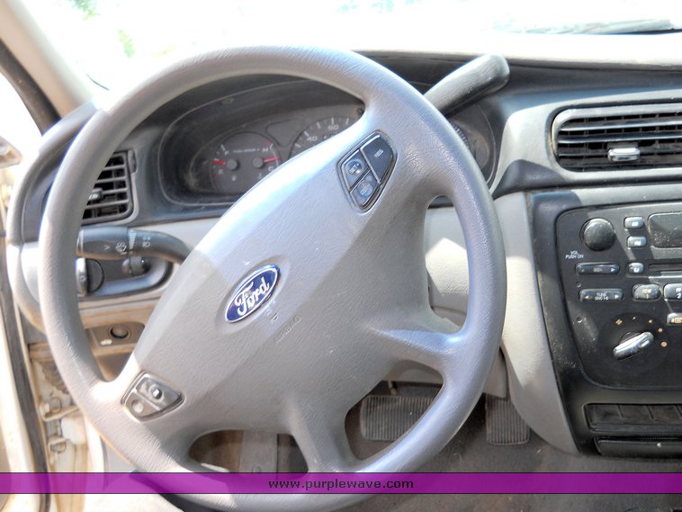 image for item 2078 2002 Ford Taurus SES